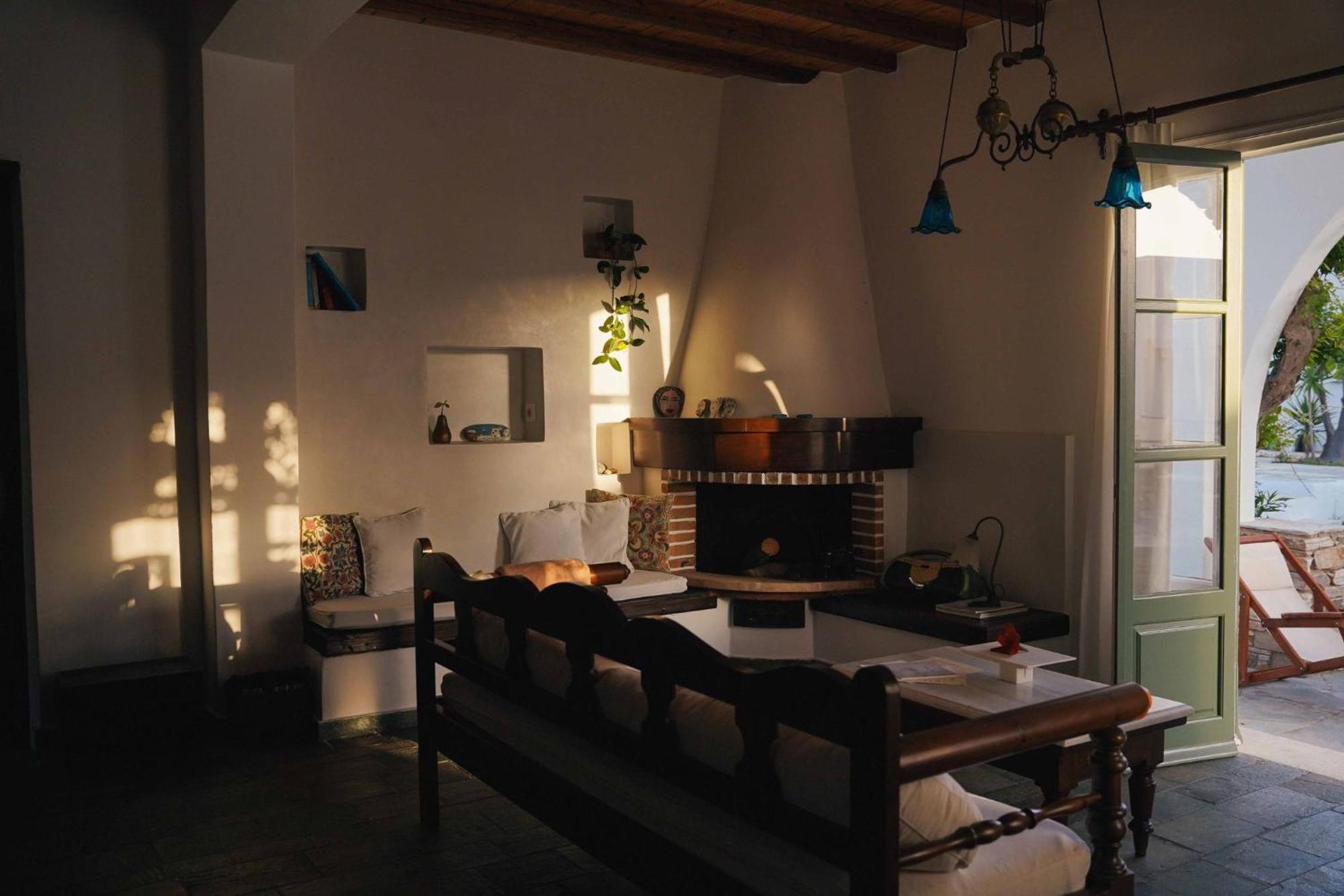 Romano Garden House - Land Tales Agios Romanos Esterno foto