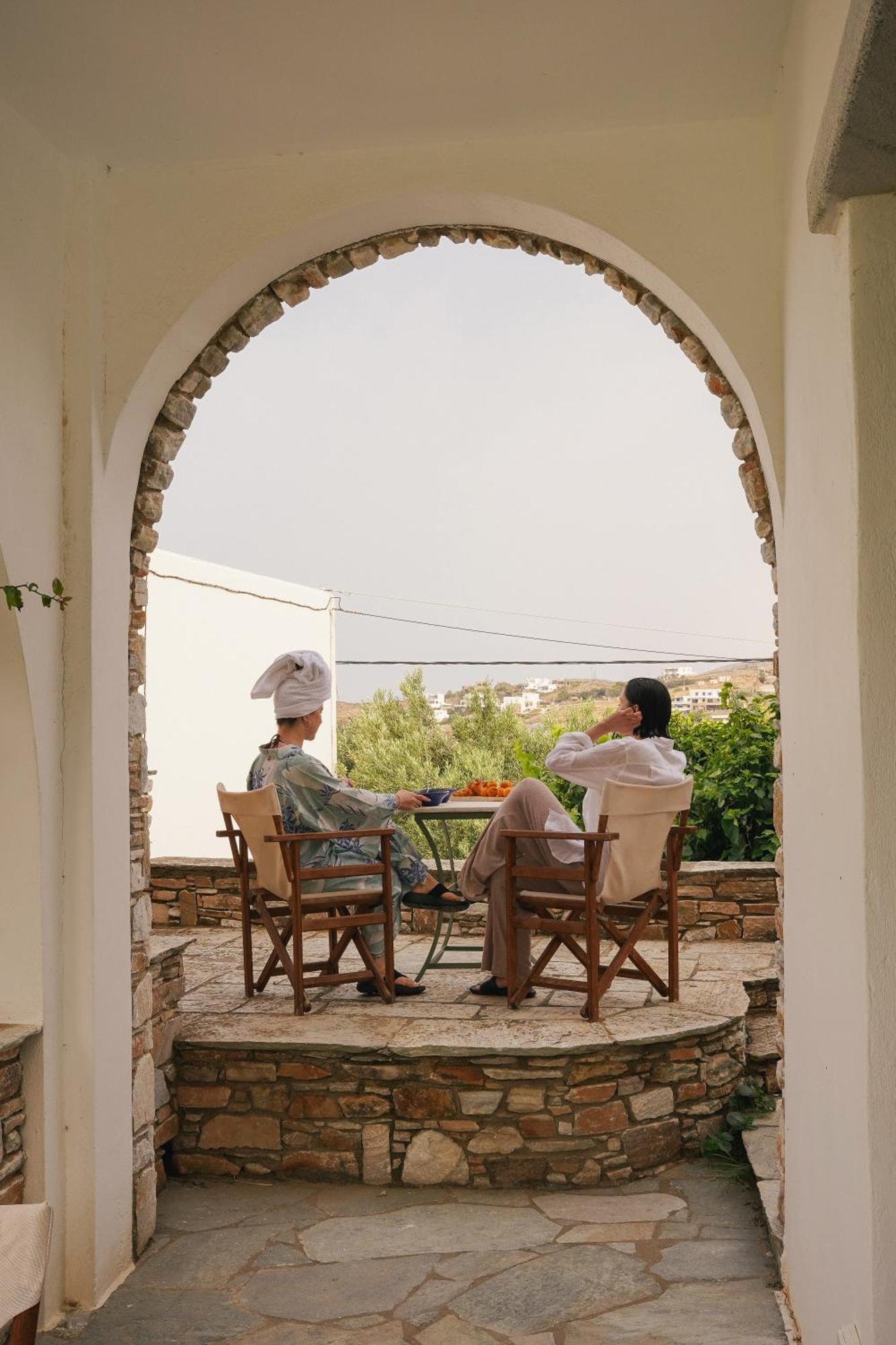 Romano Garden House - Land Tales Agios Romanos Esterno foto