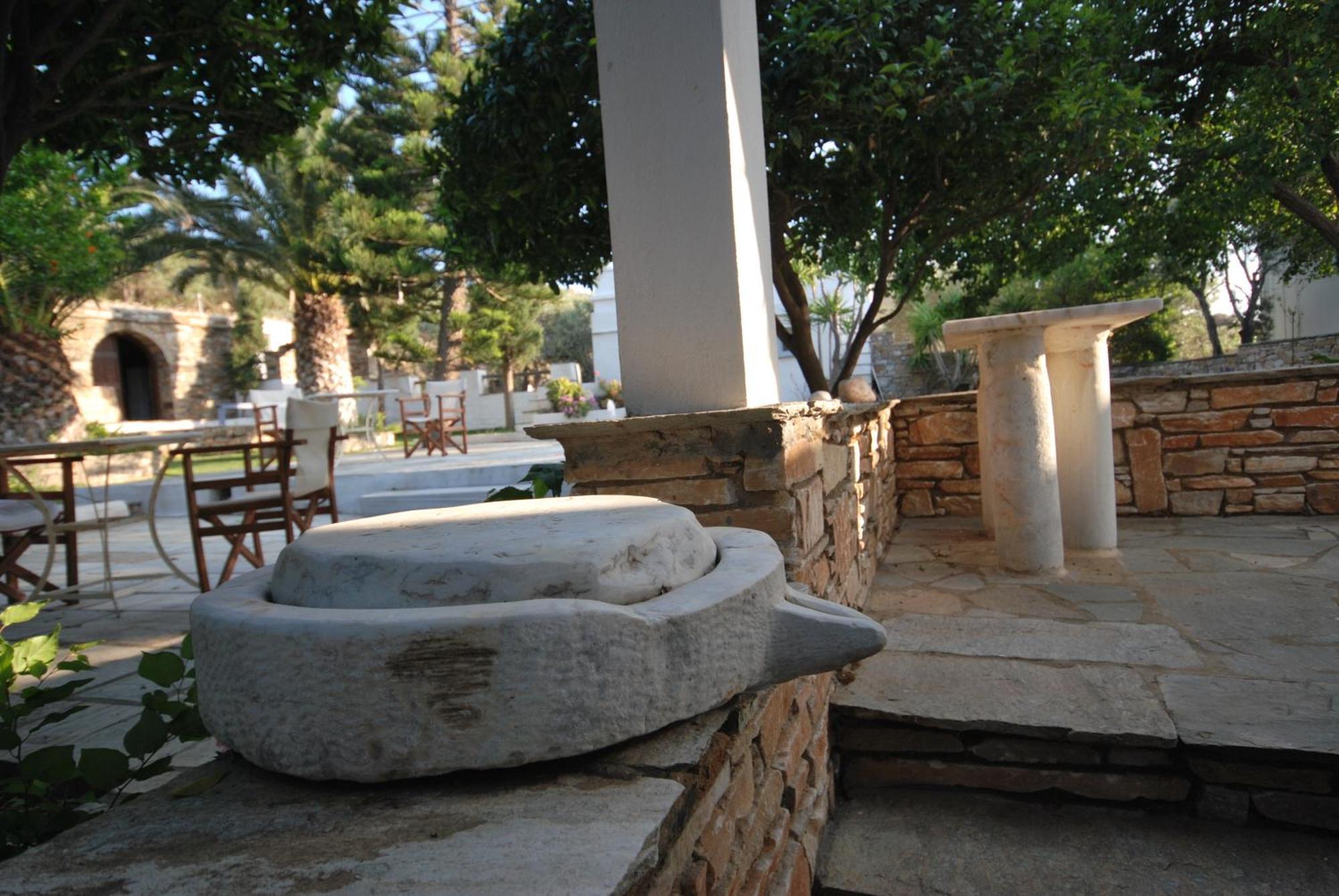 Romano Garden House - Land Tales Agios Romanos Esterno foto